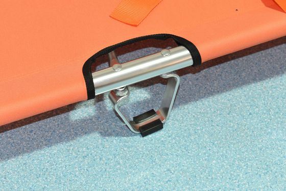 104cm पोर्टेबल मिलिट्री फोल्डिंग मेडिकल स्ट्रेचर 159kg मैनुअल पावर